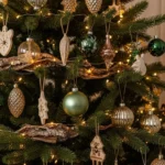 26 Creative Christmas Tree Decorations That Wow Instantly